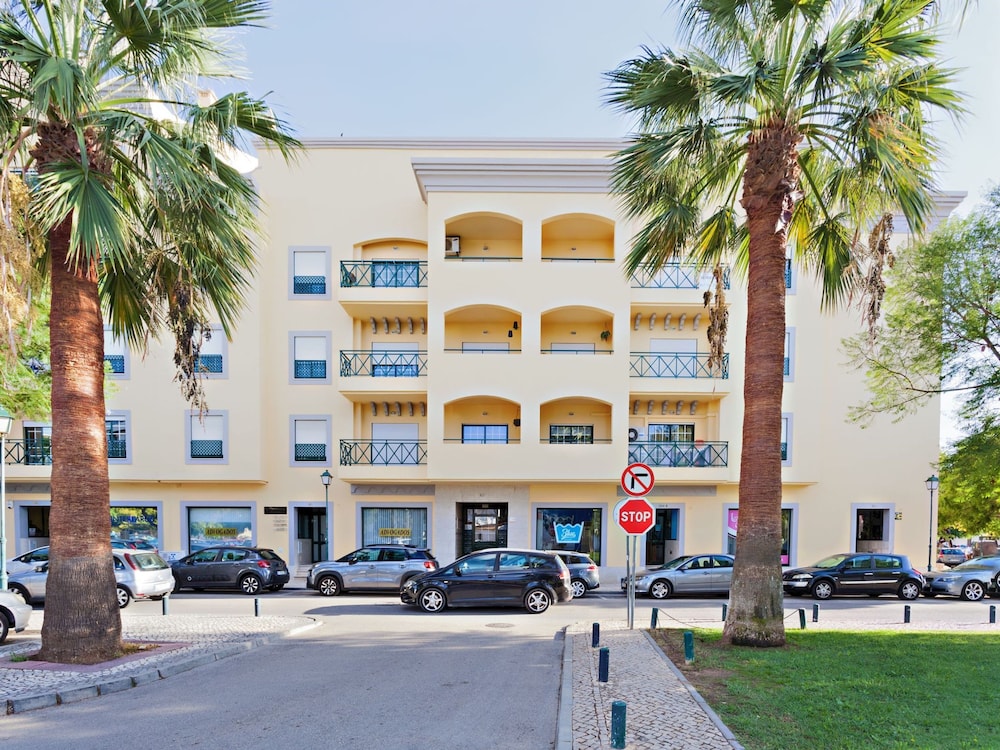 Alameda in Faro With 2 Bedrooms and 1 Bathrooms