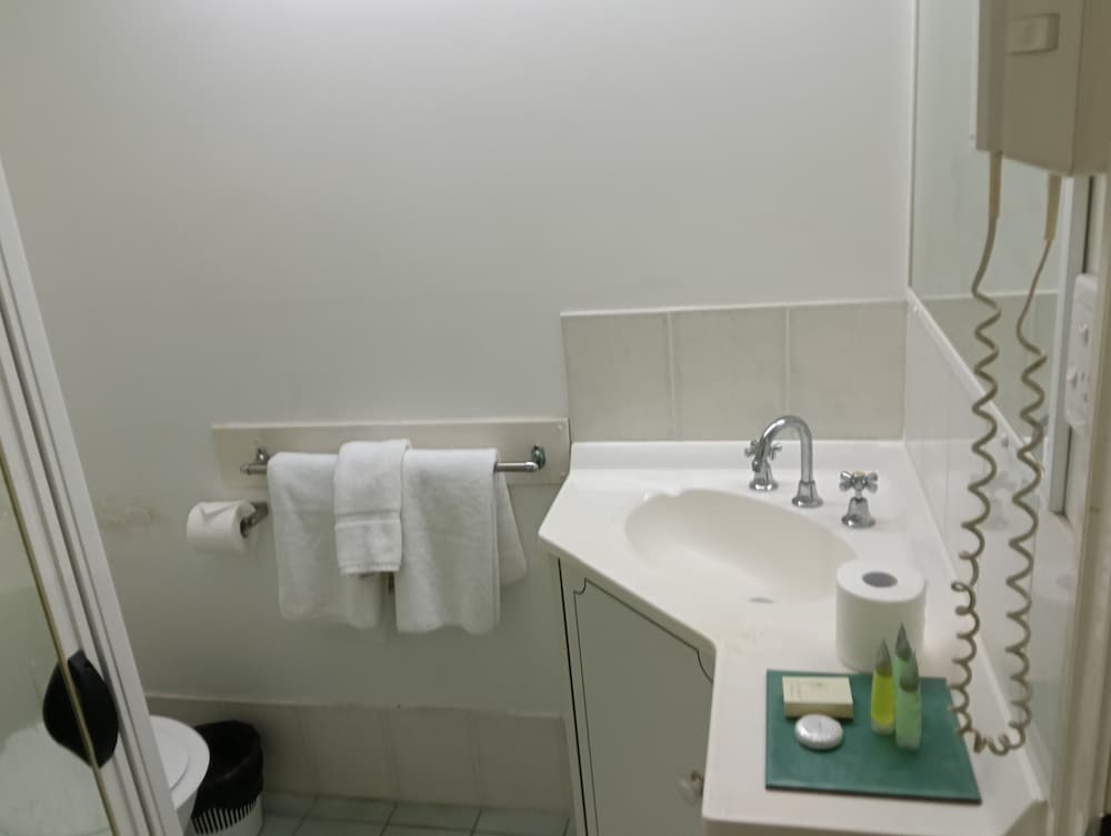 Bayswater Motel