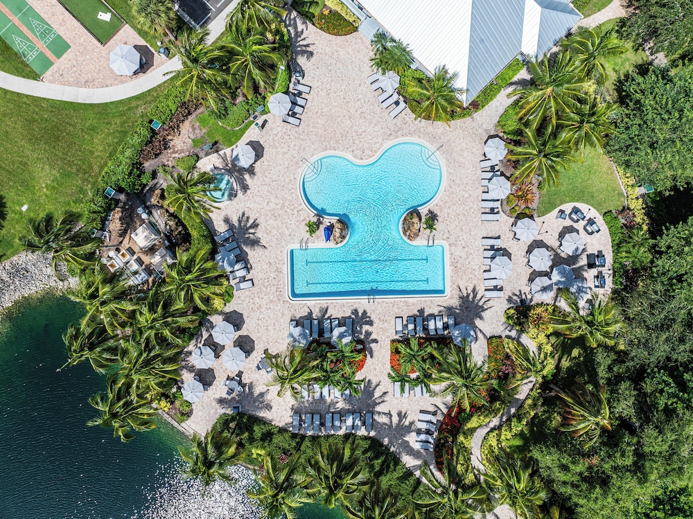 Bologna - Luxury 2-BR Condo with Lake & Golf Views at Green Links, Lely Resort. Access to Pool, Hot Tub, Tennis Courts, and Golf Courses. Near Naples Beach