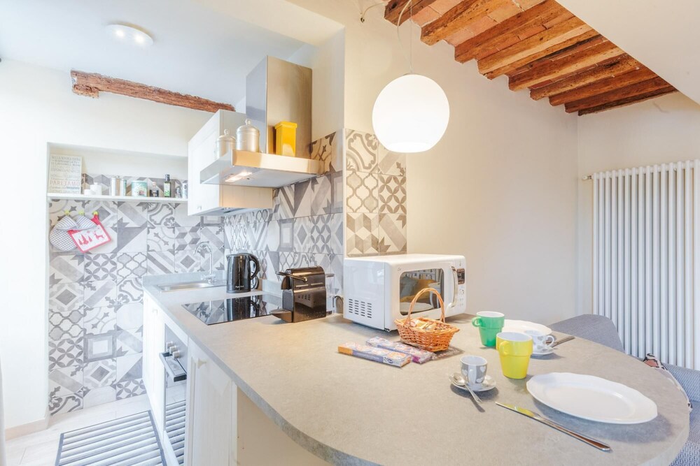 Casa Capri in Lucca With 1 Bedrooms and 1 Bathrooms photo 3