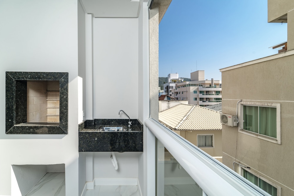 705- Beautiful apartment with pool and 2 suites view 4