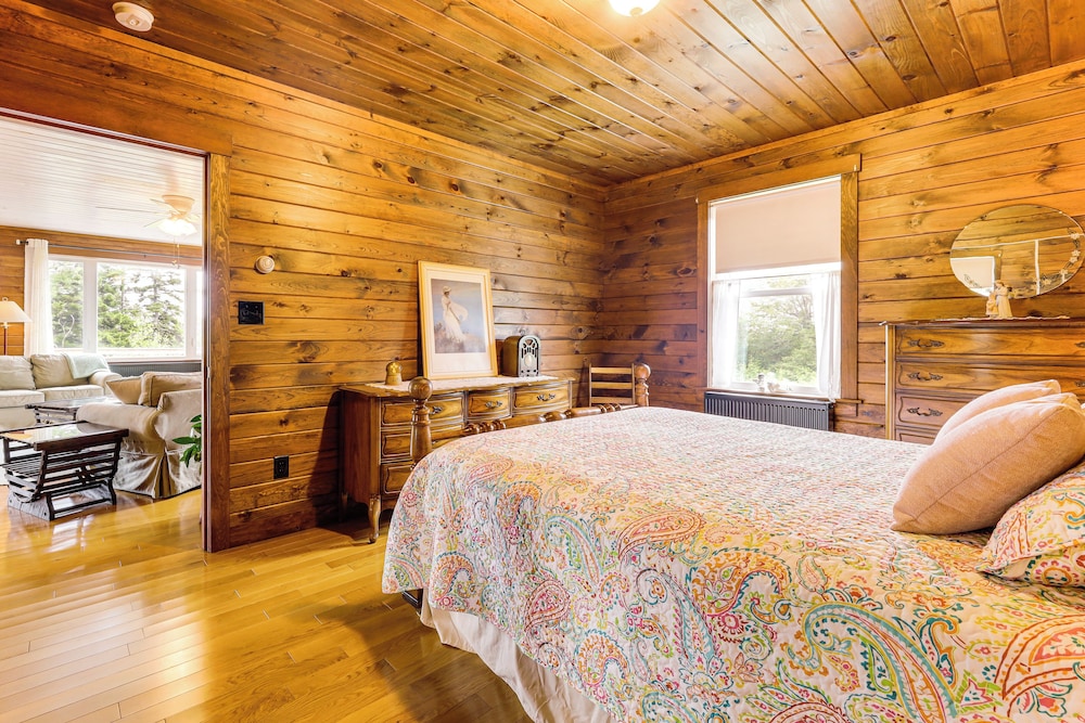 The Hideaway in Downeast Maine: Walk to Ocean