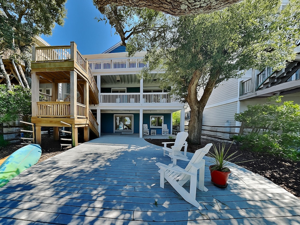 Shady Beaches by Topsail Realty