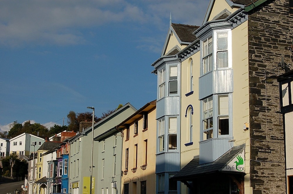CLOCK TOWER APARTMENTS