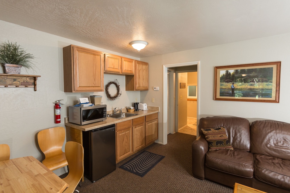 Morrison's Rogue River Lodge