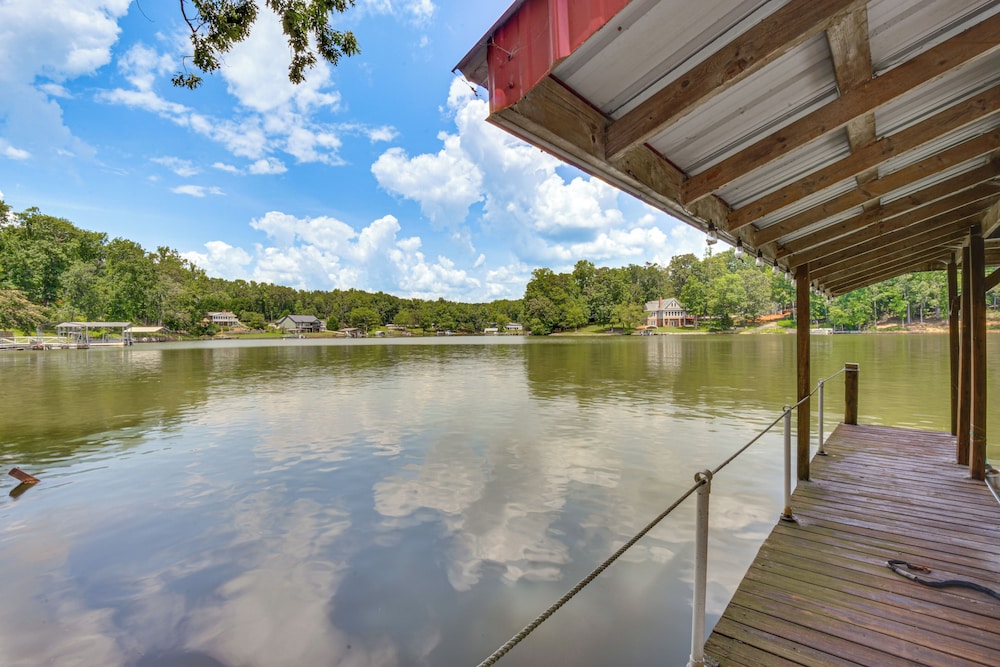 Boat, Fish, Relax: Lake Russell Retreat w/ Dock
