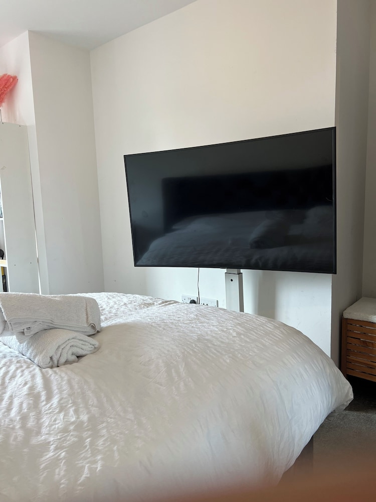 Stunning 1-bed Apartment in Dartford view 5