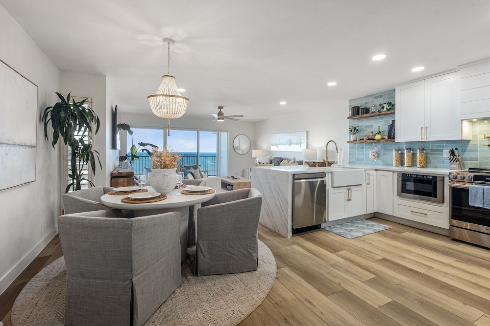 Dmbc 823b 2 Bedroom Condo by RedAwning view 4