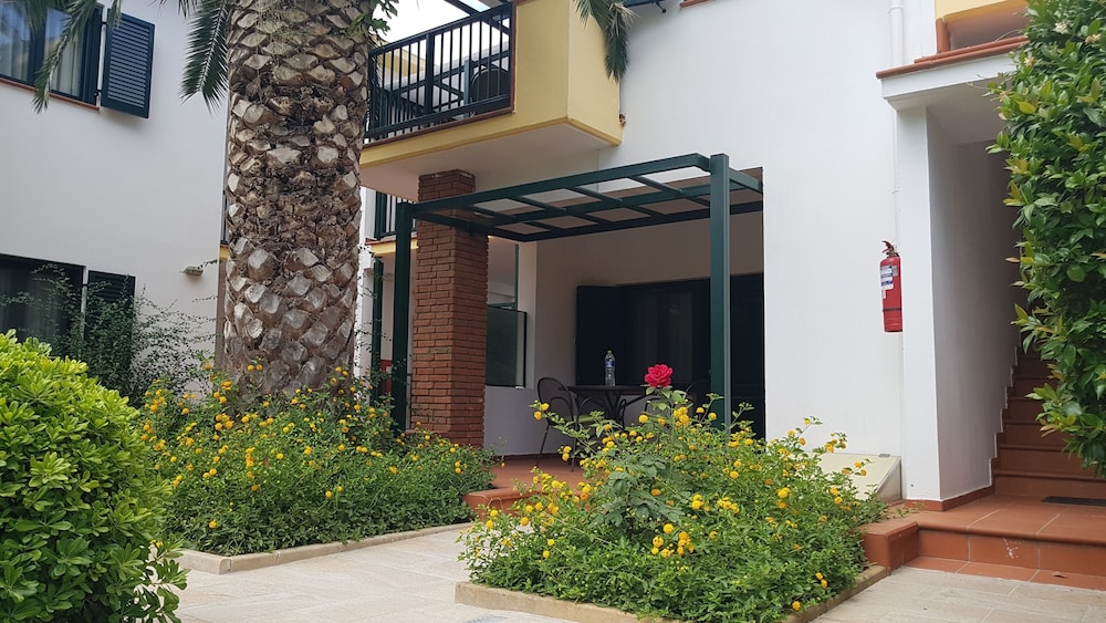 Elia Apartments