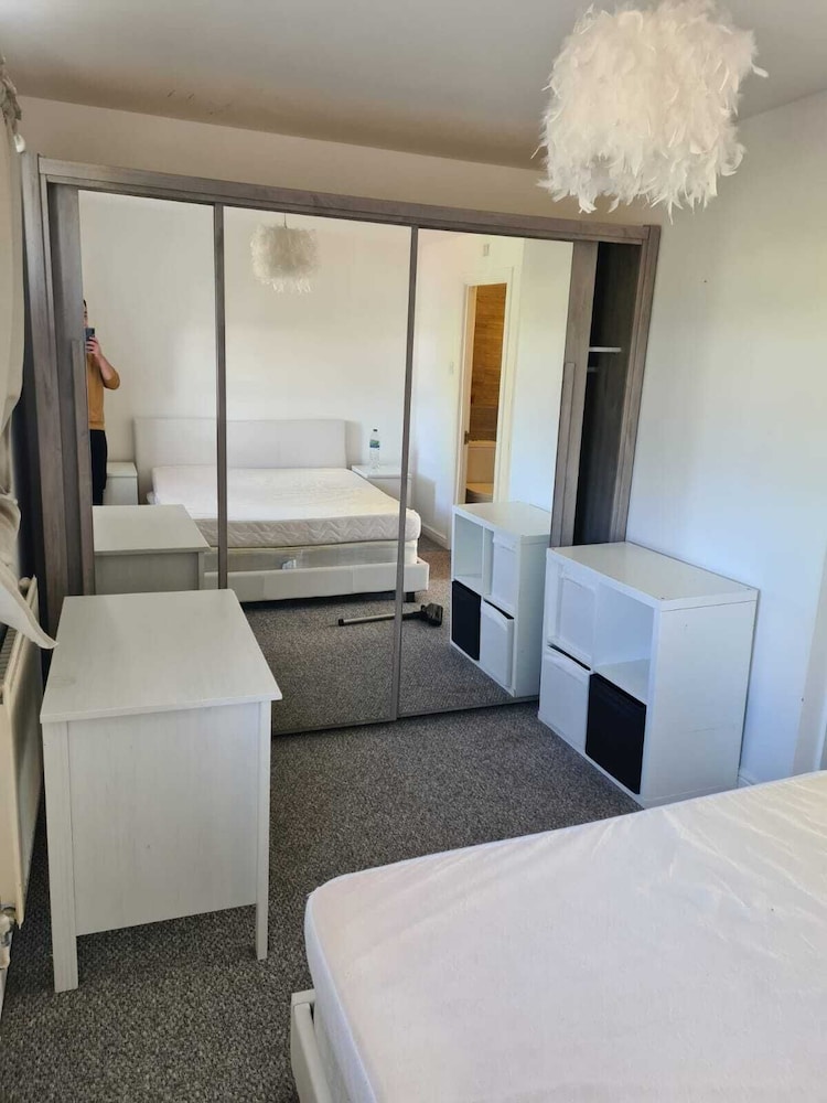 Inviting 2-bed Apartment in London by Gordy Duncan view 4