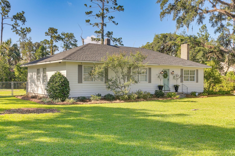 Large Private Yard: Home < 3 Mi to Dtwn Valdosta!