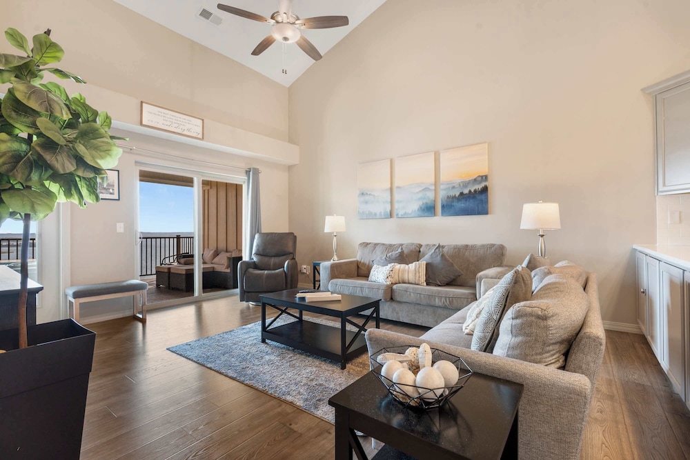 The Lakeview Penthouse 10ppl