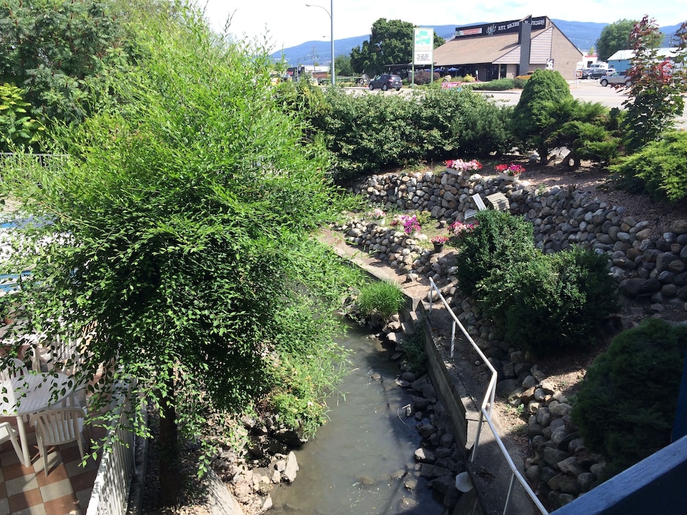 Blue Stream Motel