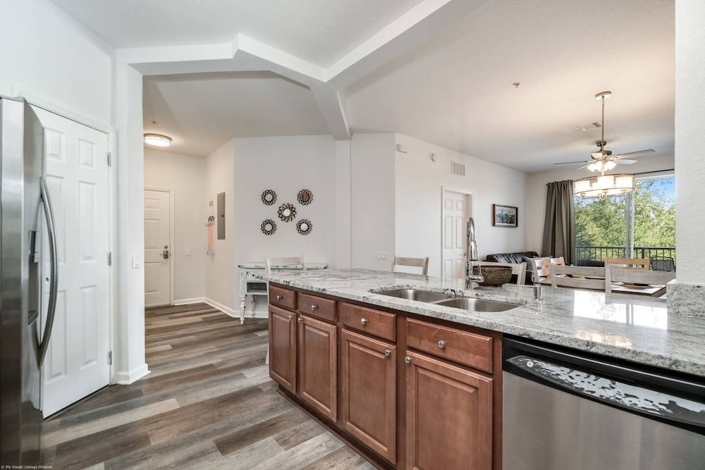 Roomy and Modern 3bd/2ba Home With Balcony #3vc201