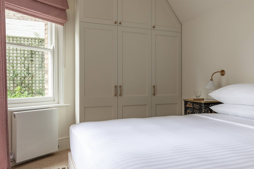 Tite Street IX by Onefinestay