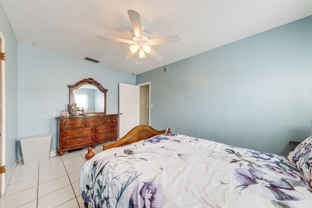 4 Mi to Hard Rock Stadium: Miramar Home w/ Bbq!
