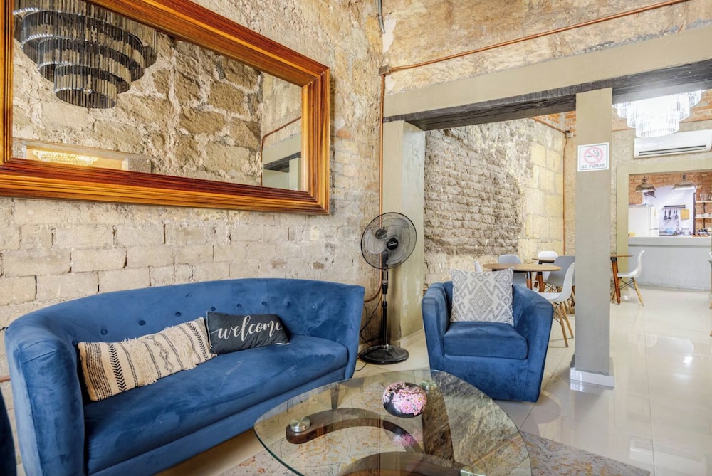 Adhoc Boutique Barrio Antiguo