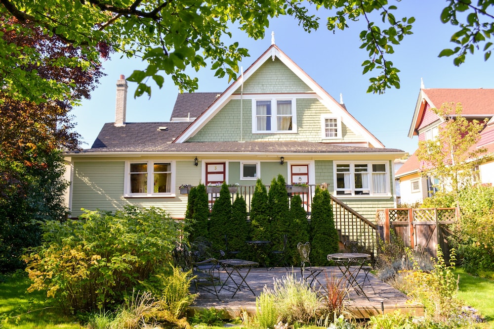 Ocean Island Garden Suites - Image 1