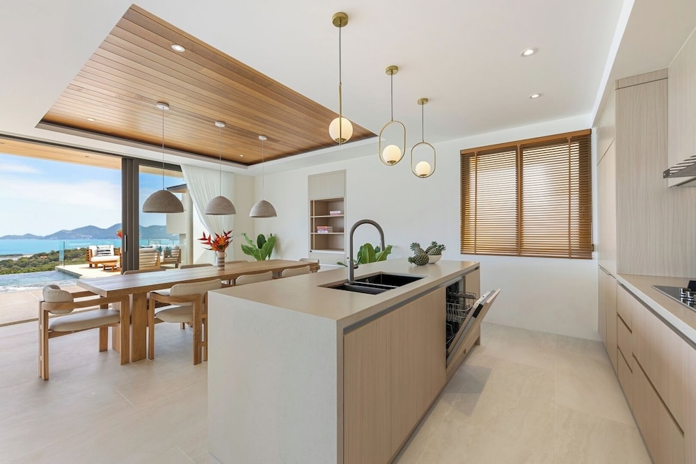 Villa Aroka 4 Bed Sea View KBR41
