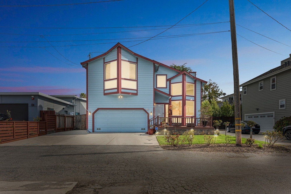 Coastal Getaway 5 Bedroom Home