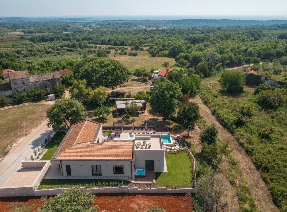 Luxury Villa in Tar With View