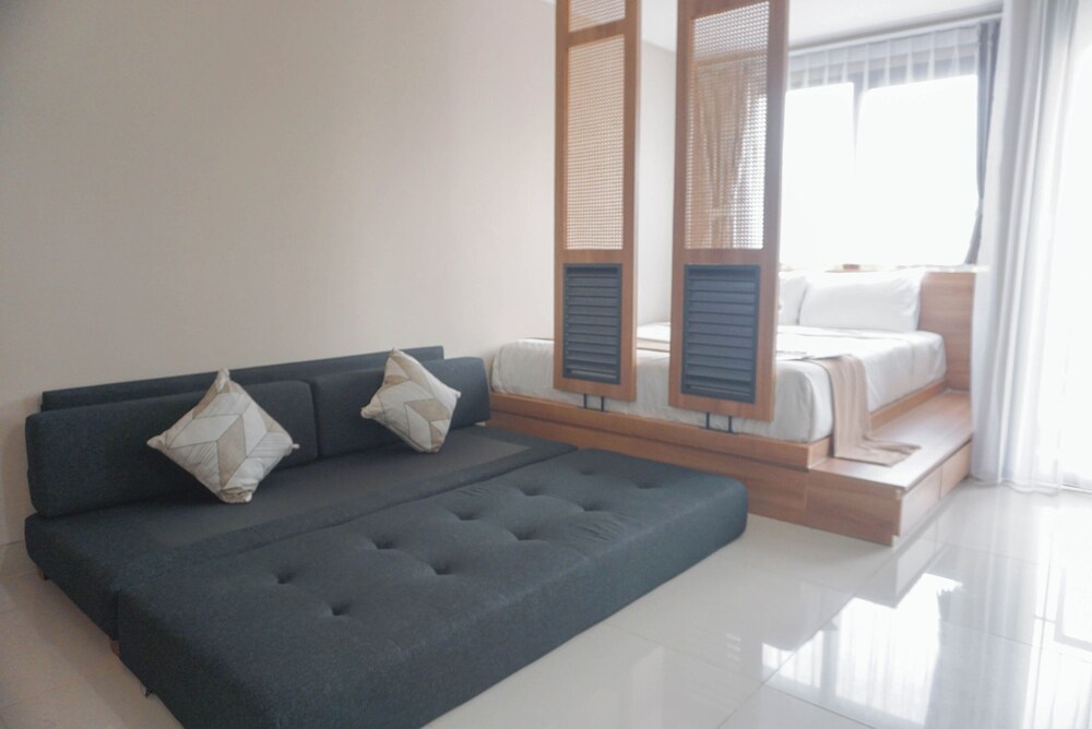 Comfortable Studio Room at LRT City Jatibening