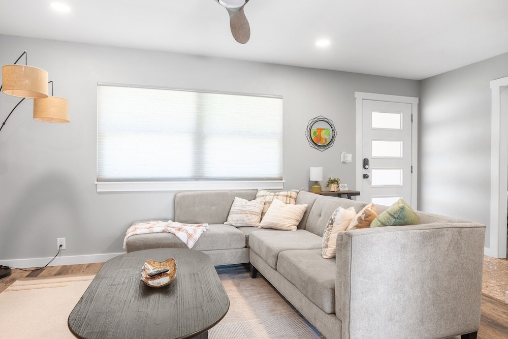 Zander Haus 3 Bedroom Home by RedAwning