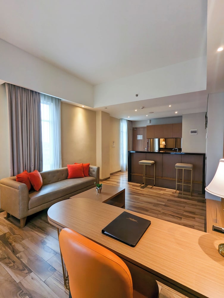 Astanaraya Suites Hotel