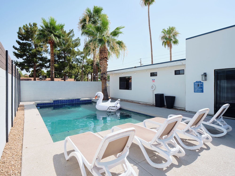 Sunset - Private Pool & Spa - Walk to Old Town