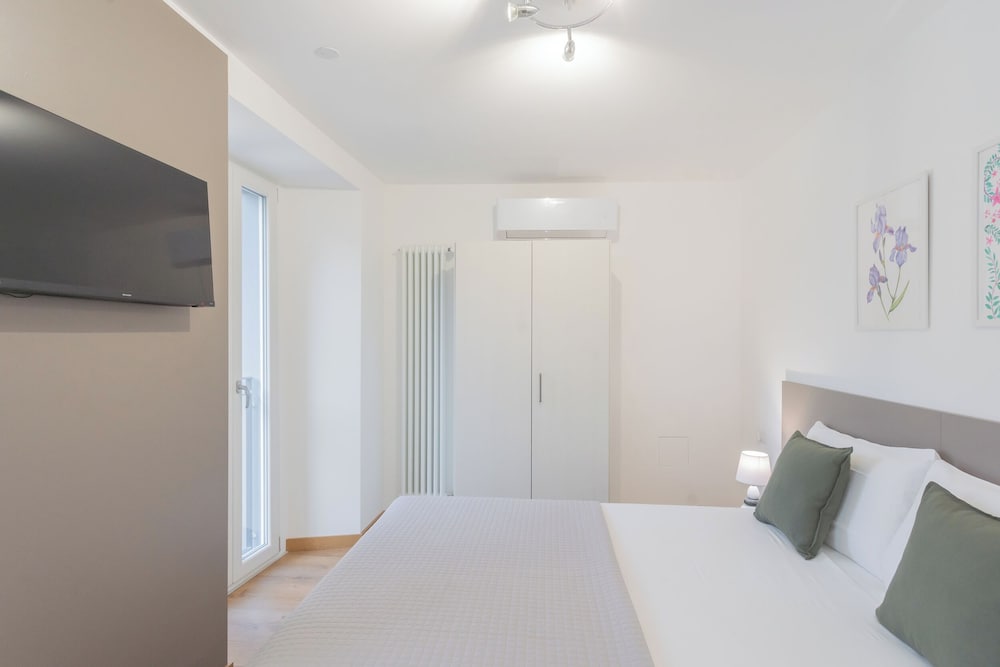 Pozzo Vertical Apartment With Garden and Parking by Rent all Como