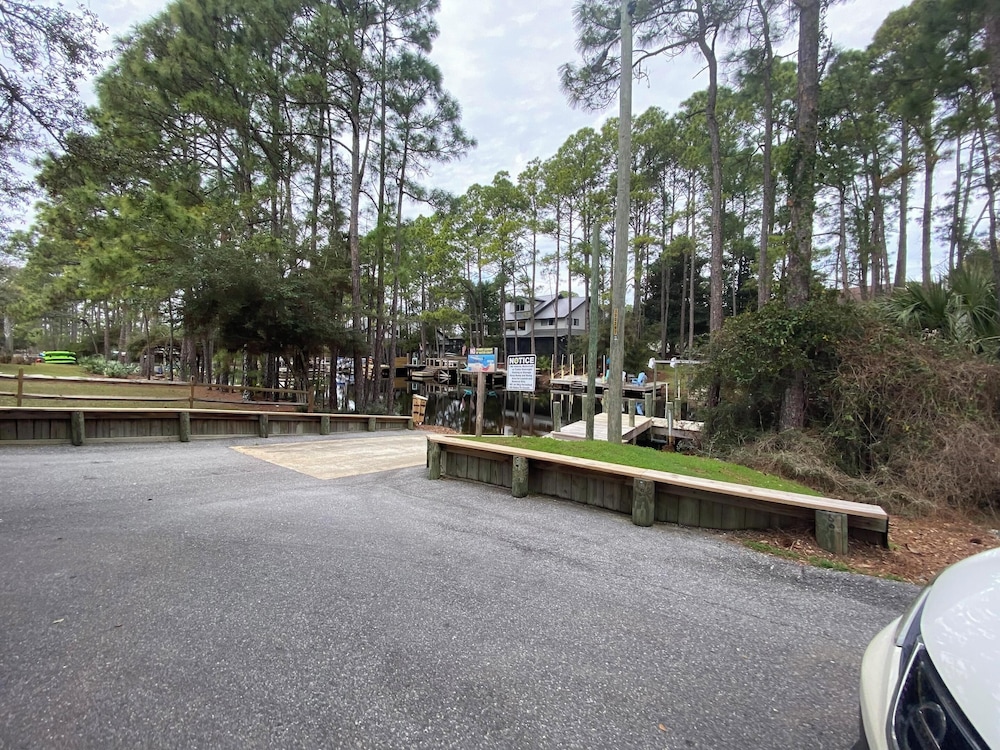 Easy on Eastern Lake by Southern Vacation Rentals