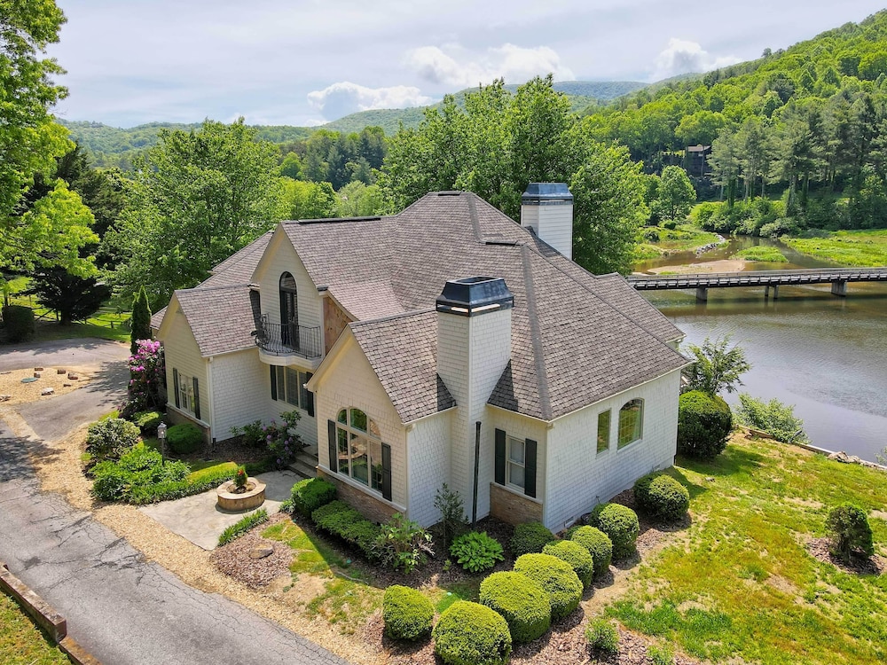 Chic Sky Valley Resort Home on Golf Course! view 3