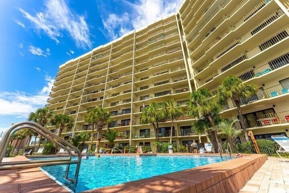 Coral Crush by Avantstay Beachfront + Views! view 2