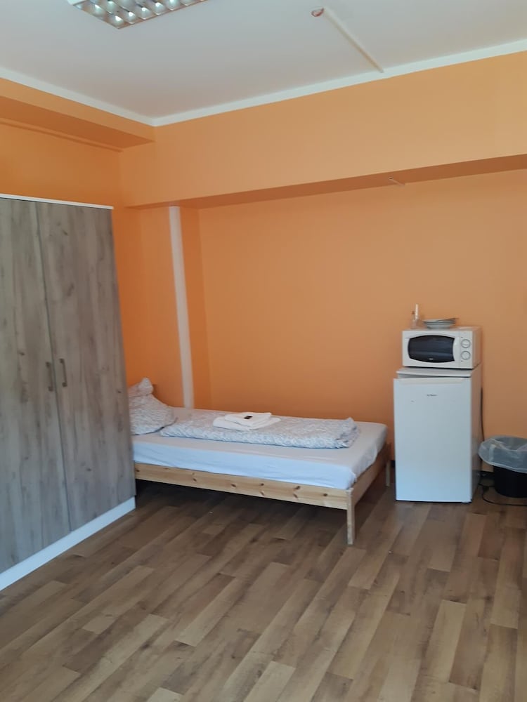 2-Rent Group Hostel Rooms&Apartments TUB19A