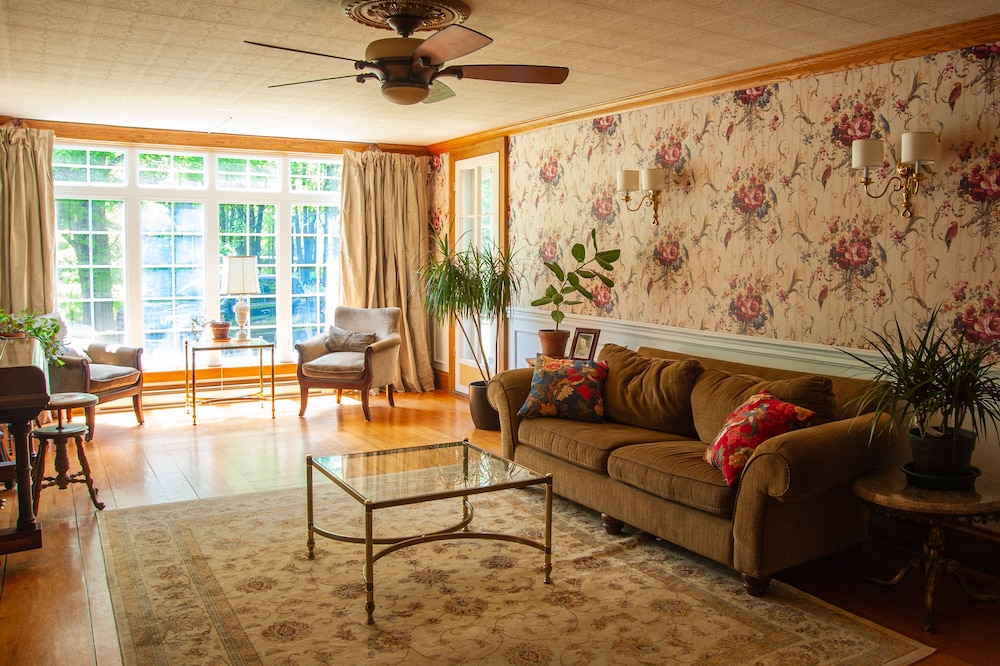 Lee Farm Inn