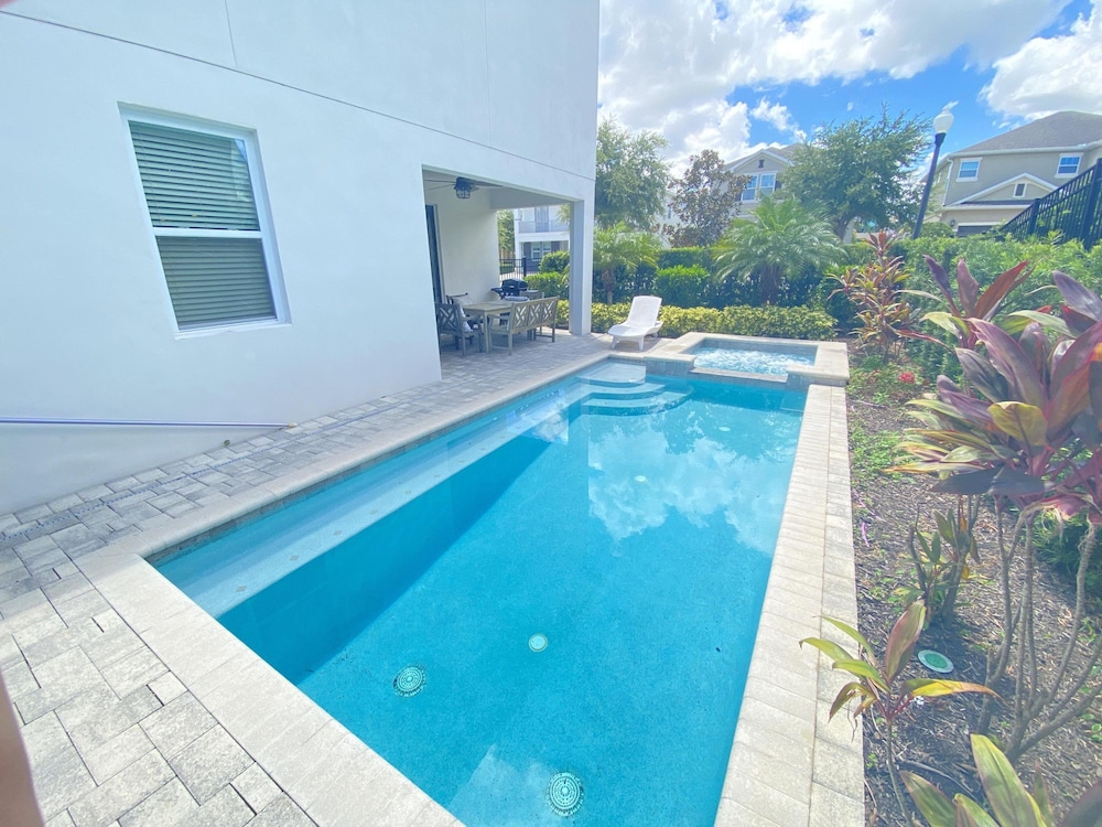 Elegant Family Home Pool Spa Themed Rooms