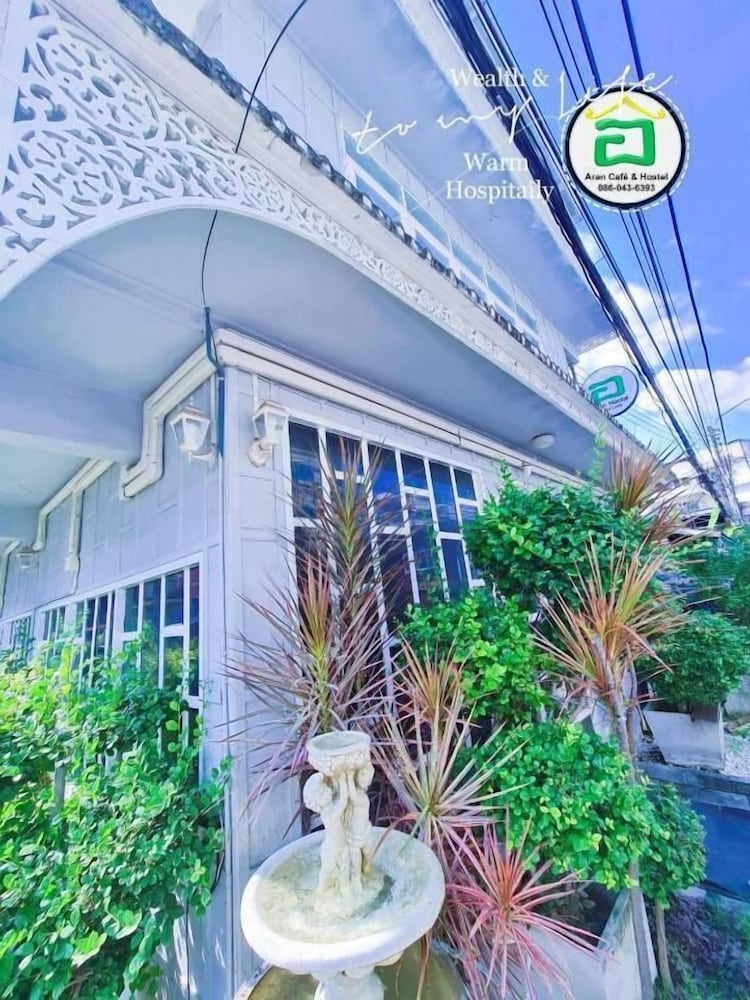 Aran hostel &Cafe Ngamwongwan