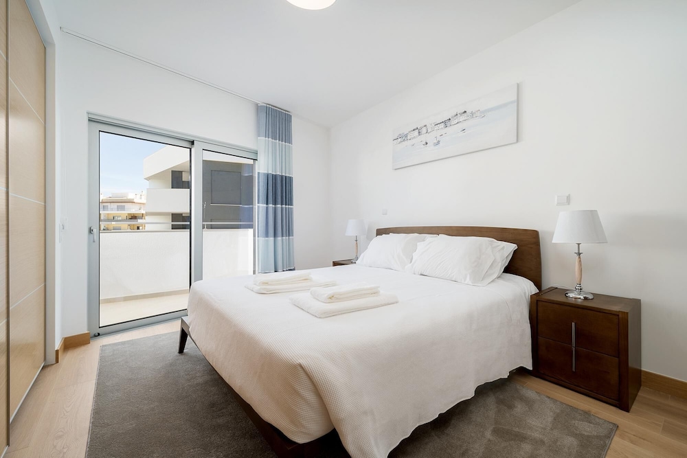 Sleek New Apartment by Ideal Homes Horta Galv o Lagos Algarve view 5