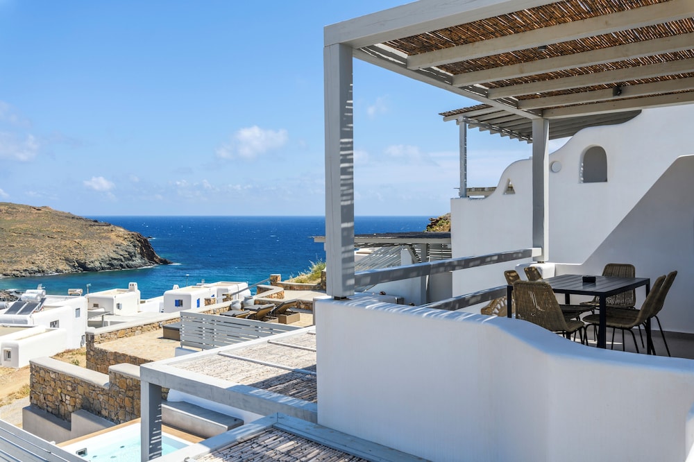 Mykonist Merchia Beach Villas & Suites