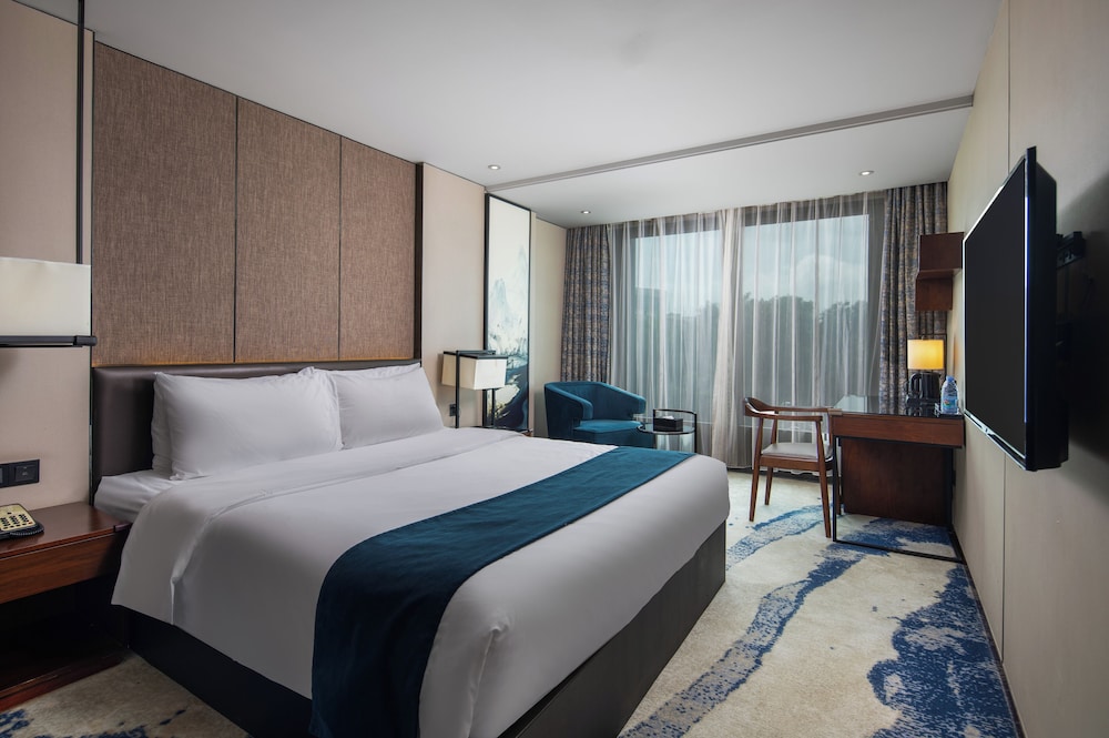CNHOL RADIENT HOTEL