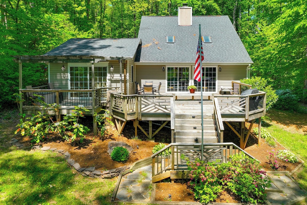 Waterfront Lake Anna Home w/ Dock & Beach Access!