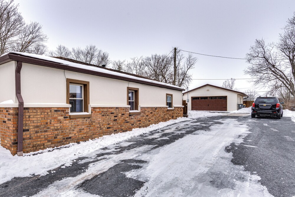 1 Mi to IU: Hoosier Home w/ Fire Pit & Fenced Yard
