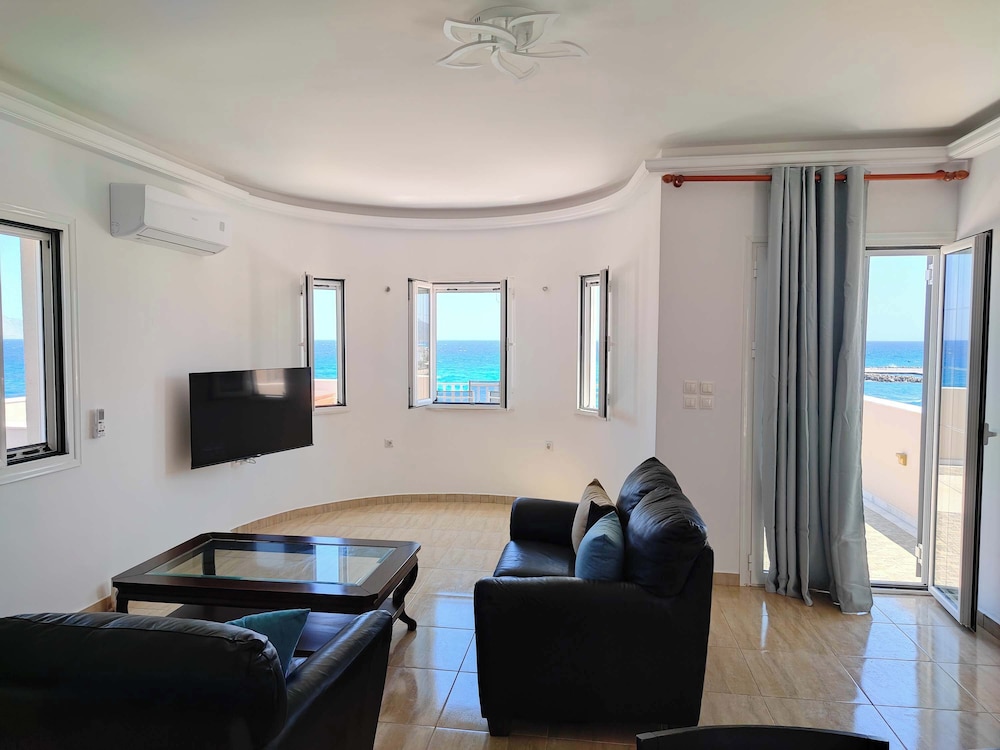 Beachfront Ela Luxury Stay With Jacuzzi Views
