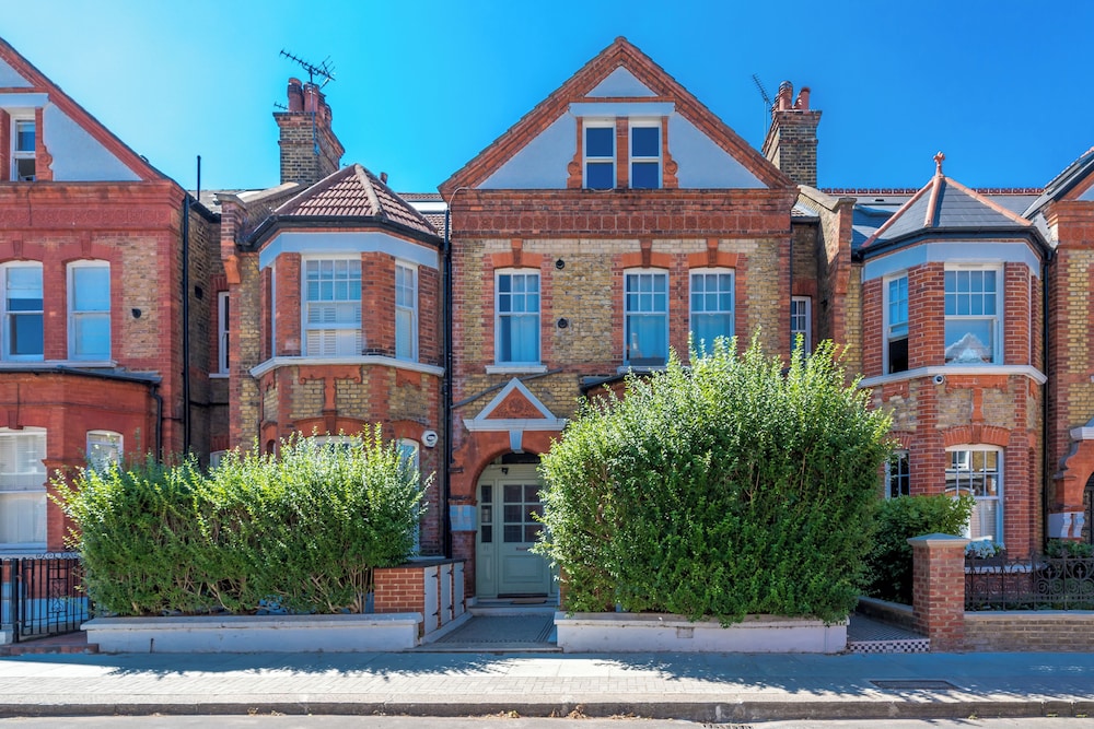 2Bedroom flat with garden in Battersea