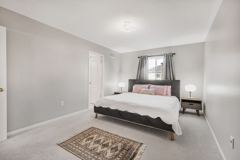Spacious Whitby Haven 3BR Home Parking