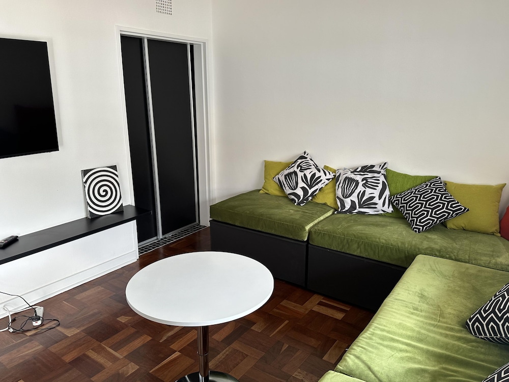 Spacious 2 bed Unit in Eastlea - 2228