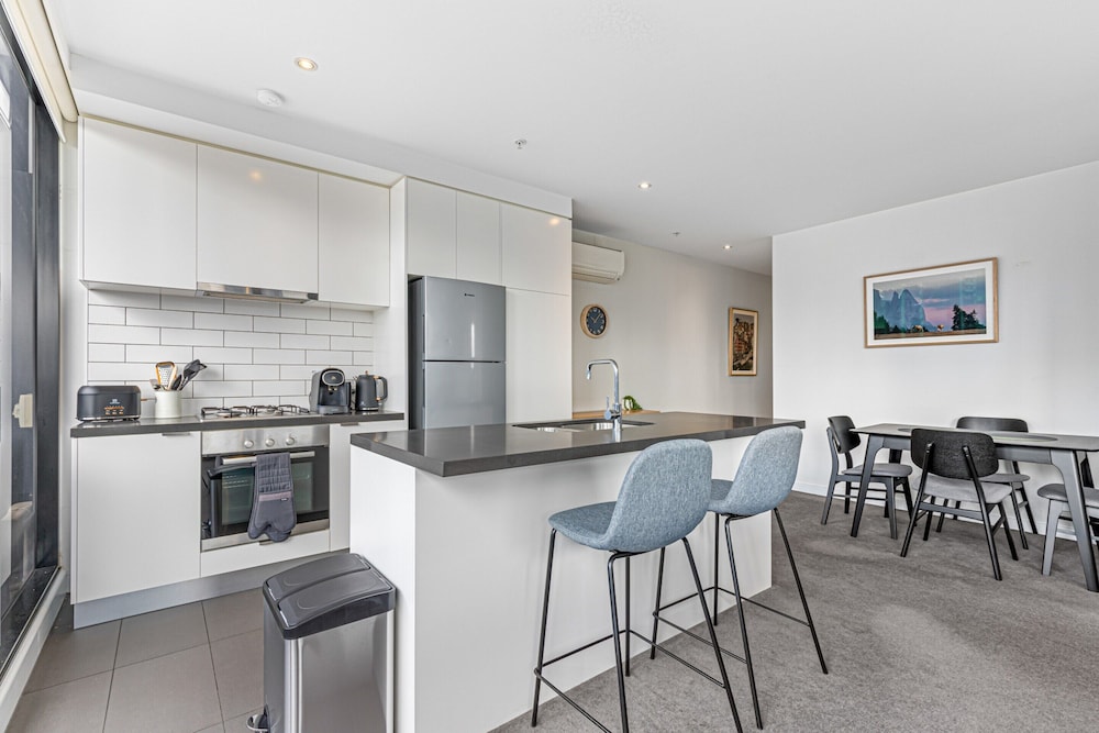 Pristine 2-bed Unit With Beautiful City Landscape