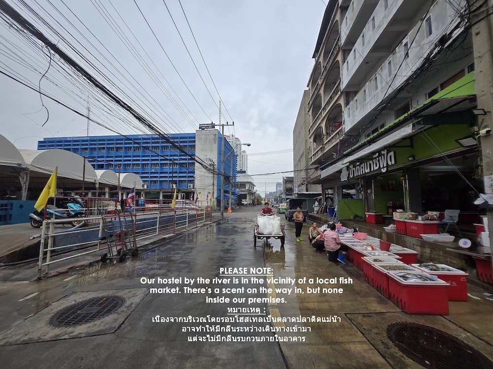 BEAT. Warii Hostel at Chaophraya River