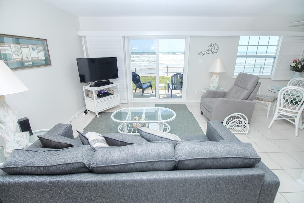 Colony Beach Club 126