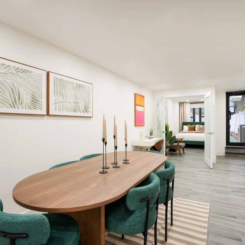 317-1d New 2BR Duplex W D Private Backyard